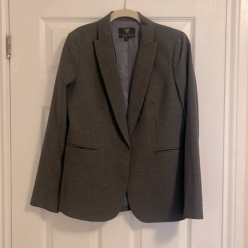 Only worn 2x. J. Crew 365 Italian wool. Semi fitted. Size 4 in perfect condition